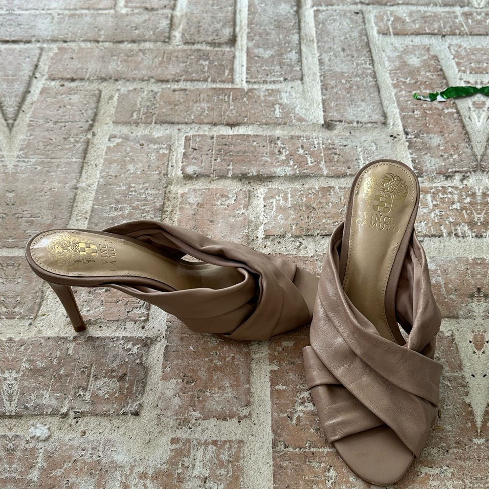 Vince Camuto nude heel